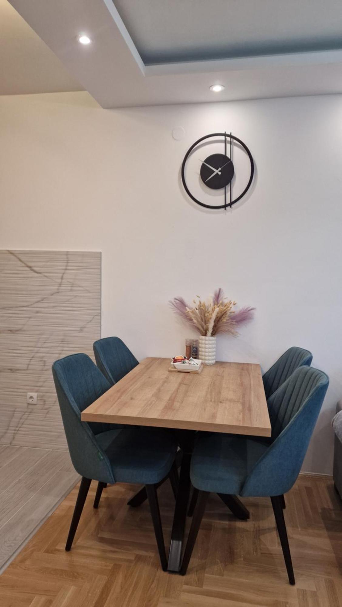 Afrodita Lux East Sarajevo شقة